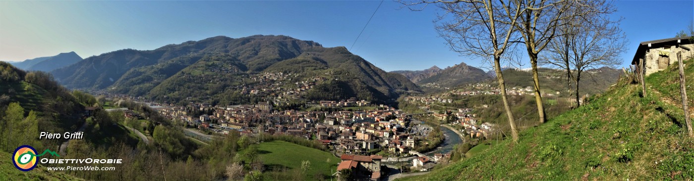 19 Panoramica sulla conca di Zogno dalla stalletta dei prati della 'Corna'.jpg